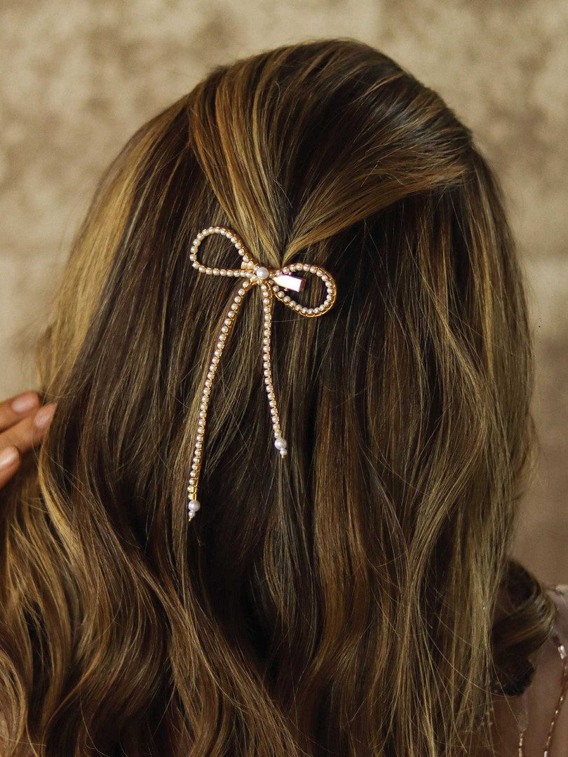 HAIR DRAMA CO. Hair Drama Co. Women Gold-Toned Pearl Embellished Bow Alligator Clip